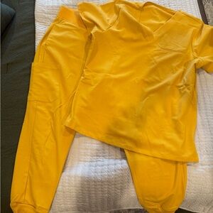 Yellow scrub set